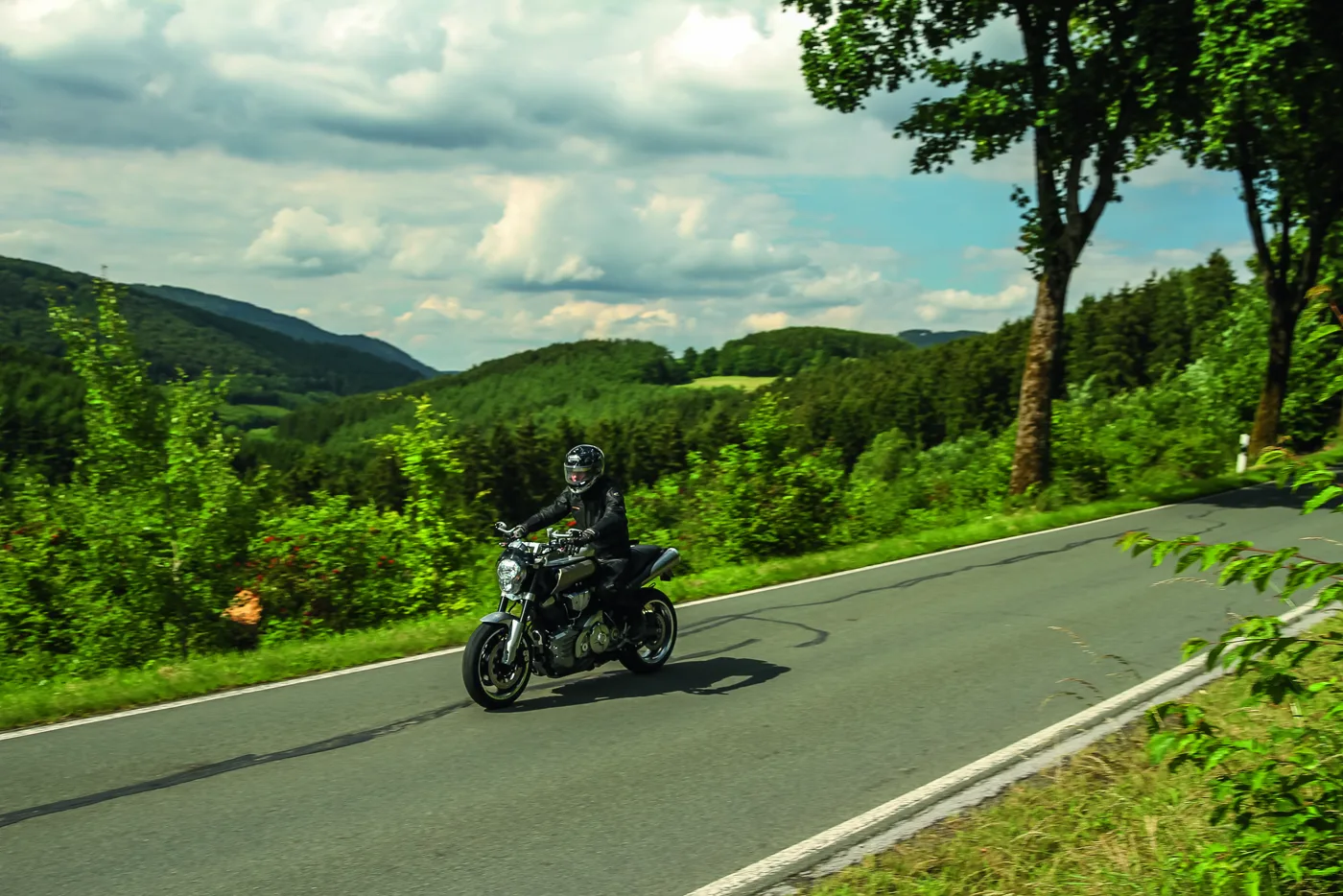 Fahrt durch die Wiesen des Sauerlands